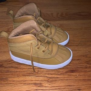 Nike lebron new boots size 9 toddler